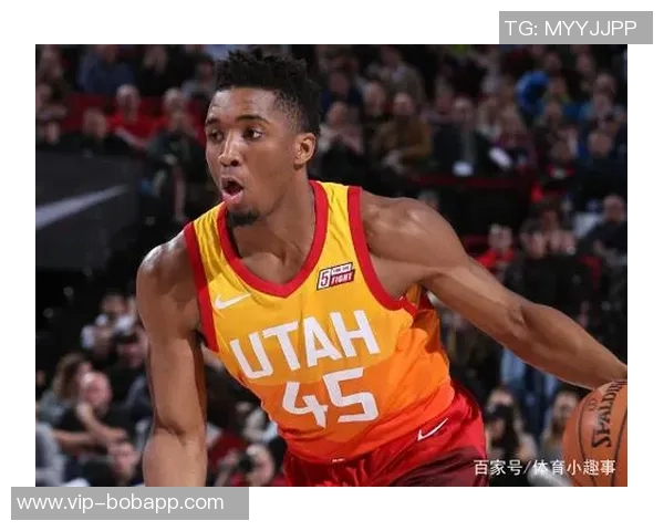 米切尔全场表现亮眼22投11中三分命中率高达36砍下32分9篮板5助攻正负值13 米切尔全场表现亮眼22投11中三分命中率高达36砍下32分9篮板5助攻正负值13