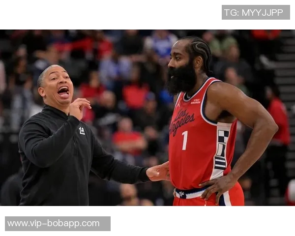 快船末节大胆尝试小卡搭配四替补阵容引发热议 快船末节大胆尝试小卡搭配四替补阵容引发热议