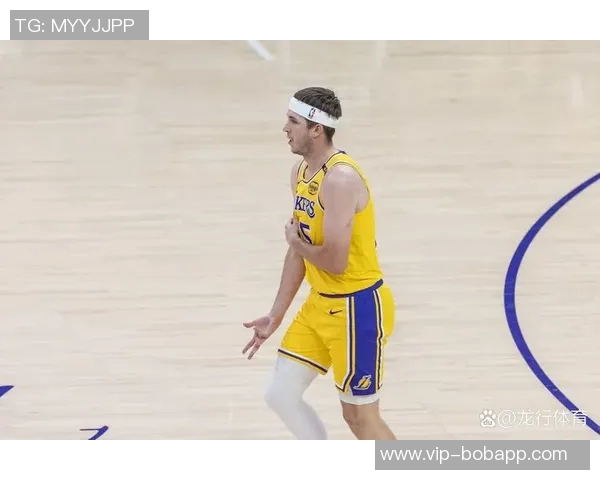 小波特半场火力全开11投7中砍下21分2篮板3助攻单节得分均上双