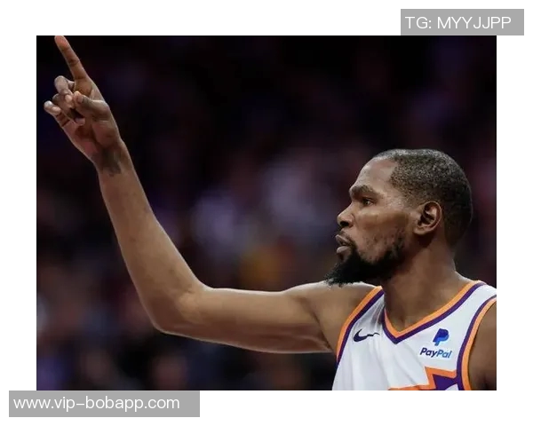 杜兰特赞伊森与小贾底角三分能力出色对手防守也难阻突破攻筐