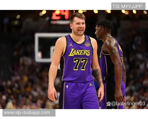 詹姆斯争夺得分王难度加大考辛斯直言东契奇分球太少