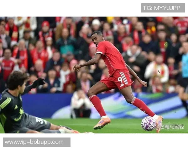 深度剖析拉门斯的门将之路:无可挑剔的表现与稳定性分析 深度剖析拉门斯的门将之路:无可挑剔的表现与稳定性分析